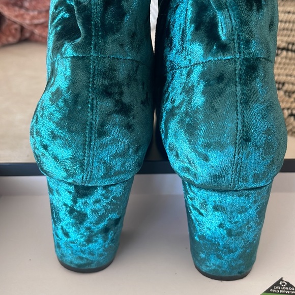 Crushed velvet green boot - Picture 4 of 7